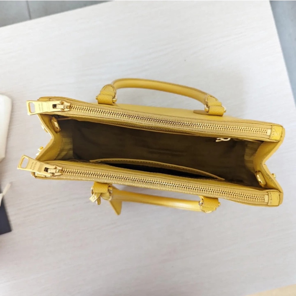 Prada Galleria Saffiano leather small-bag in Yellow - Picture 6 of 16
